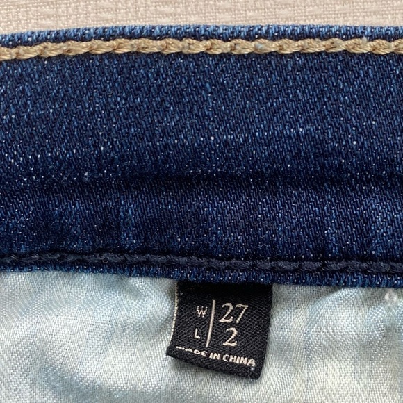 Abercrombie & Fitch•Distressed Rolled Hem Denim Women’s Shorts,Size 27/2, EUC - Picture 5 of 11